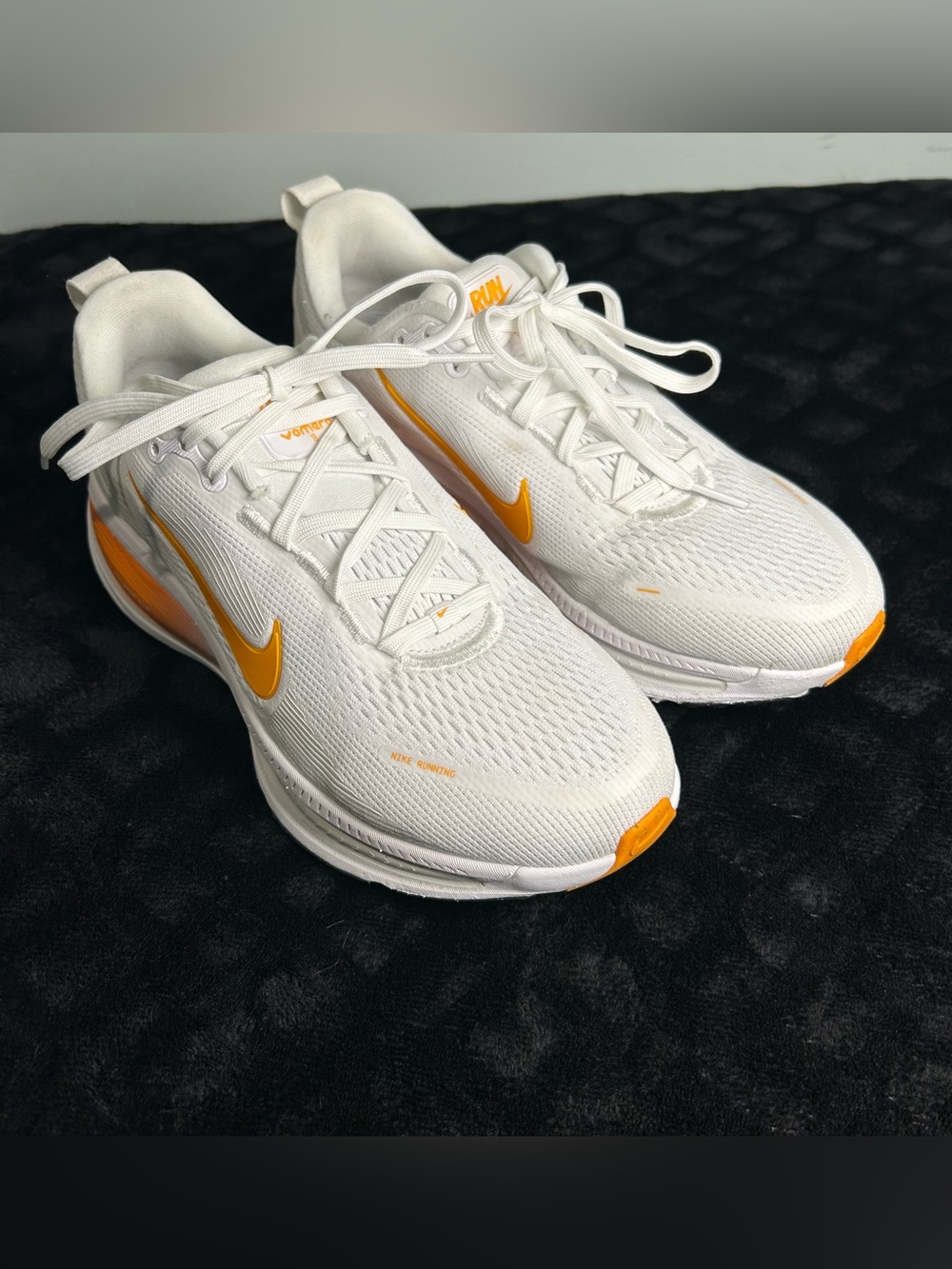 Nike Men’s Vomero 18 Orange/White Running Shoes Size 8